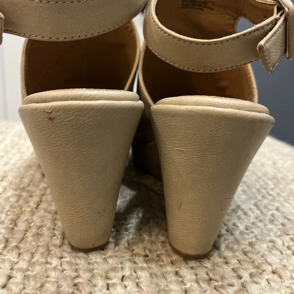 BORN b.o.c Women's Sophie Platform Wedge‎ Mule Size 10 M Beige Tan